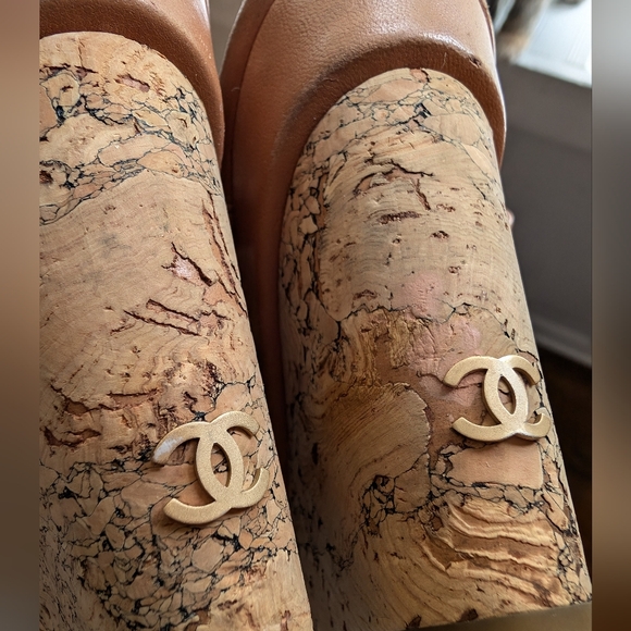 CHANEL Camellia Cork Wedge Sandals | Tan/Brown | Size 39 1/2 (Fits like US 7.5) - Picture 16 of 16